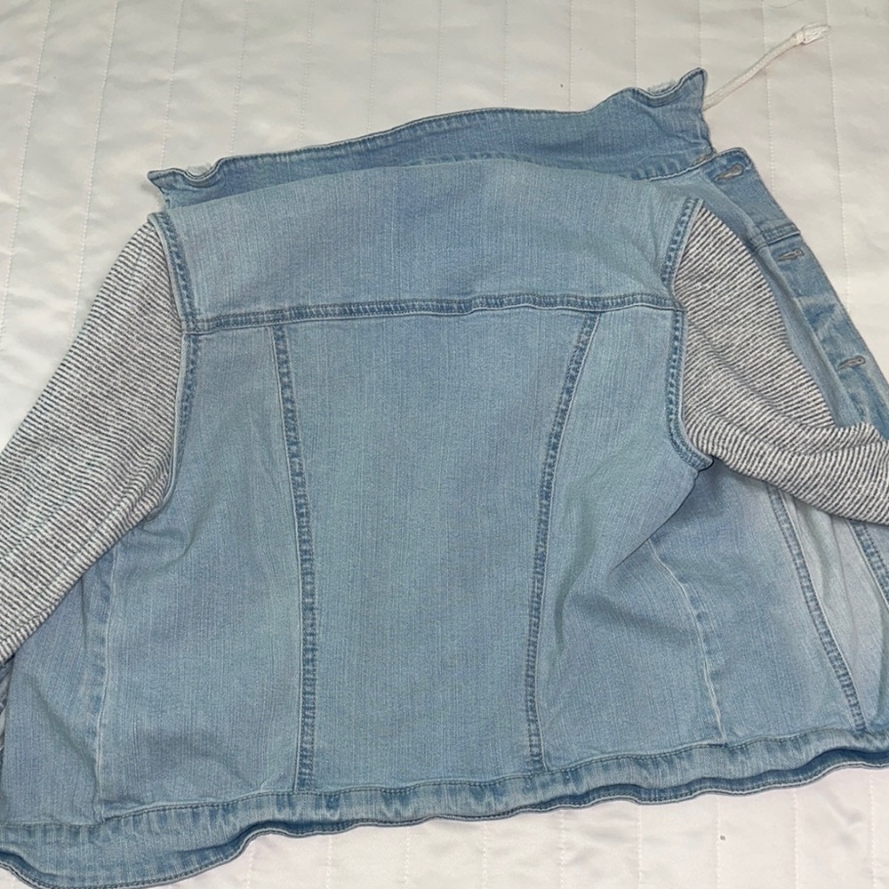 Mossimo Supply Co. Light Blue Denim Jacket with Striped Gray Sleeves - Picture 8 of 10